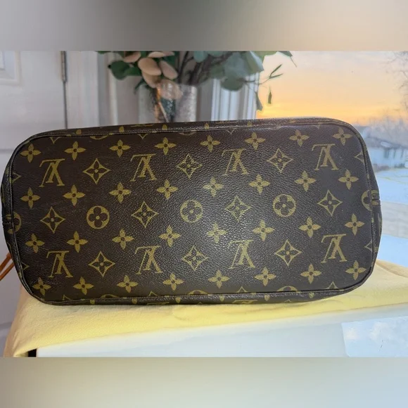 Authentic Louis Vuitton Neverfull MM Monogram Tote 2017 SD0157 - Picture 5 of 13